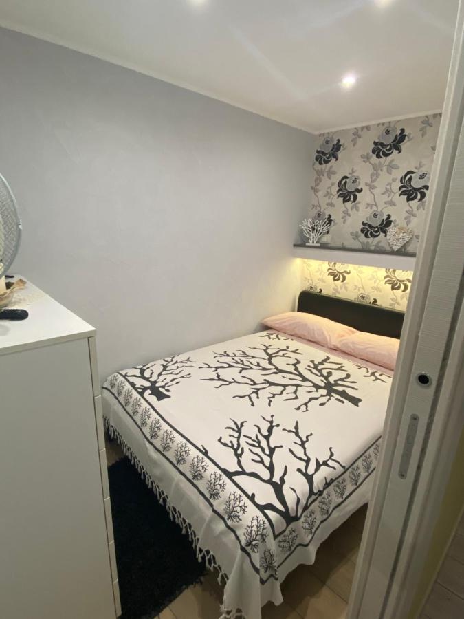 Naxos Beach Apartment 지아르디니낙소스 외부 사진