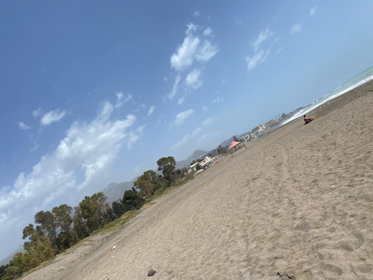 Naxos Beach Apartment 지아르디니낙소스 외부 사진