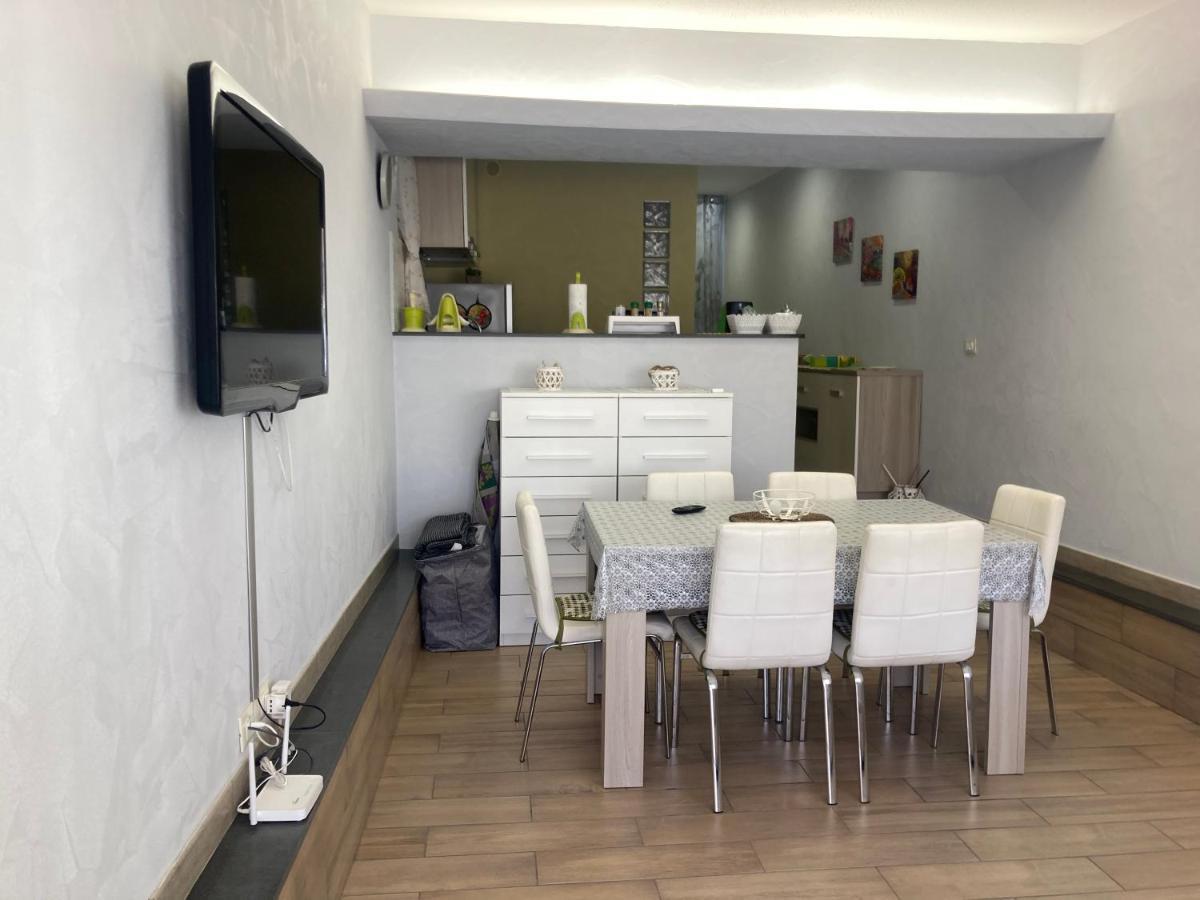 Naxos Beach Apartment 지아르디니낙소스 외부 사진